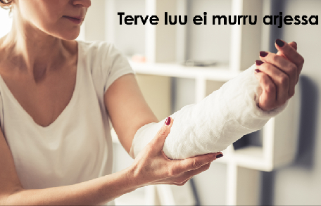 kuva naisen käsivarresta kipsissä