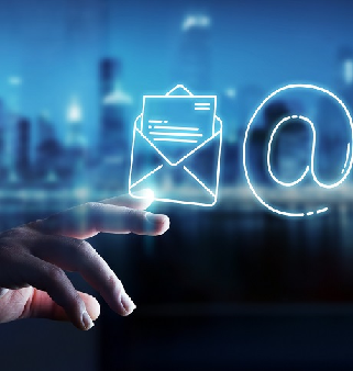 Smiling young woman standing with document - hymyilevä nuori nainen nojaa seinään asiakirjoja kädessään